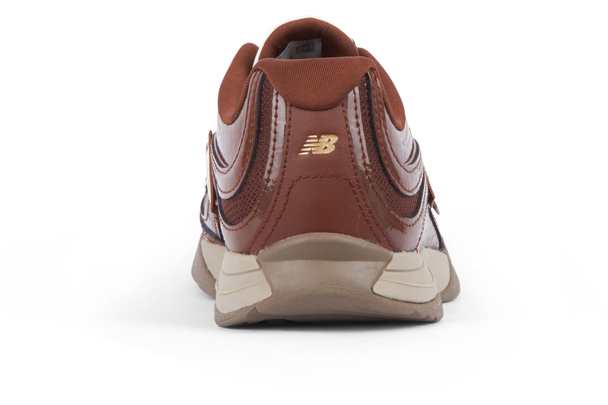 New Balance URC56904 - Rich Oak/Stoneware